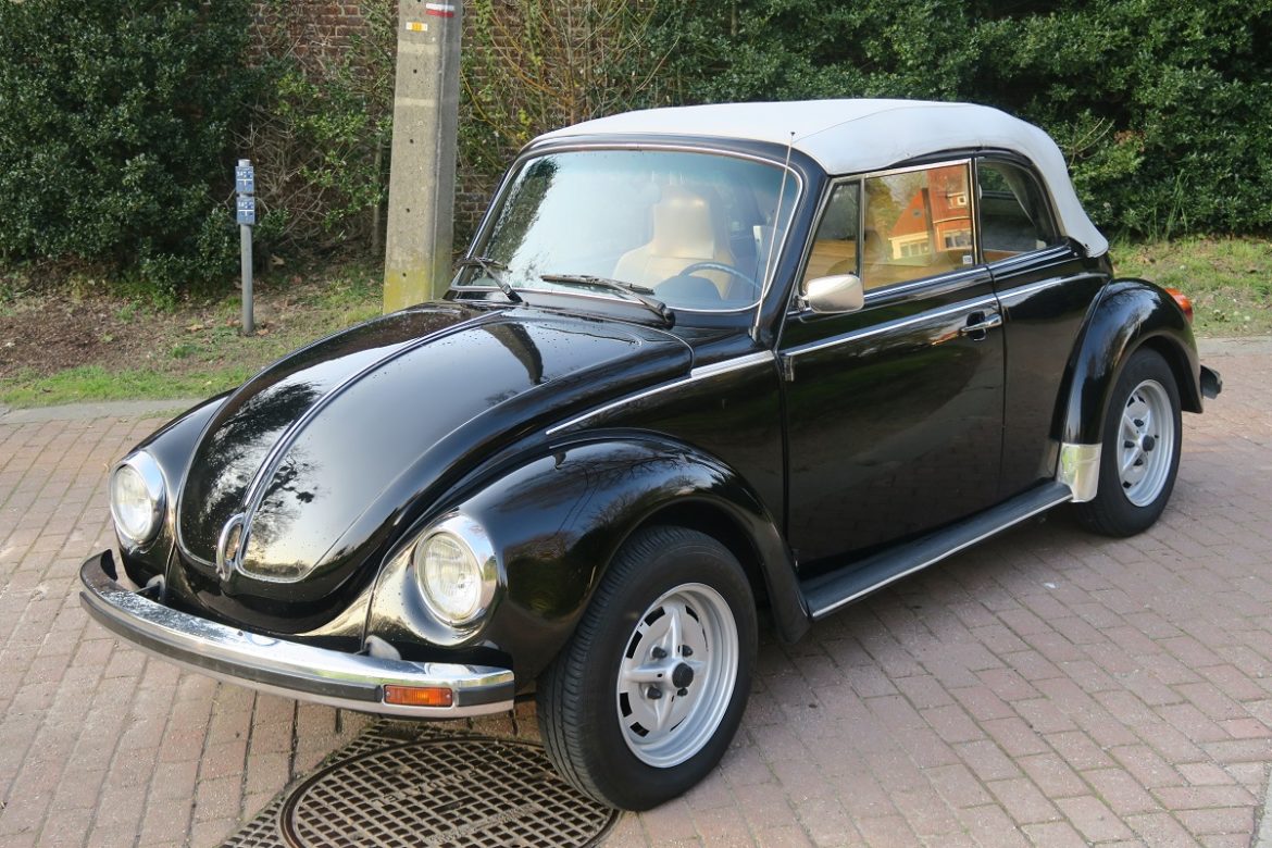 VW 1303 Cabriolet noire black zwart mariage wedding trouw ceremonie Kombi-Legend location louer huren