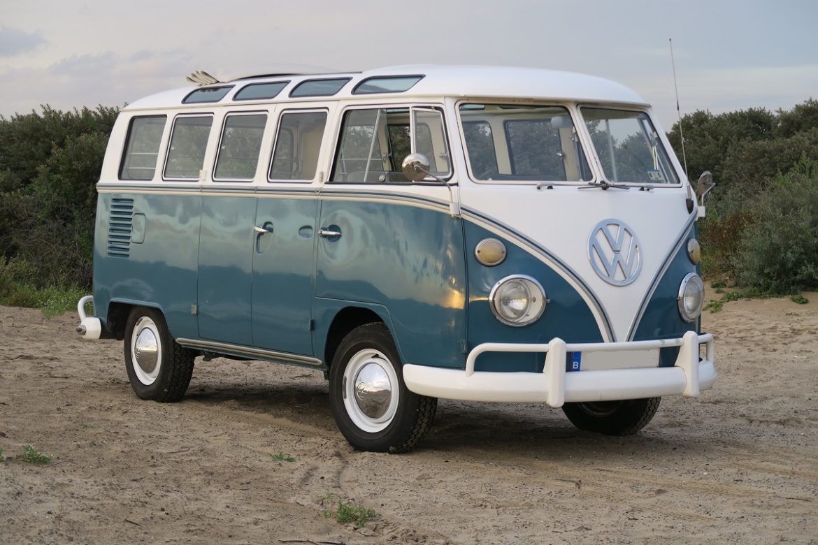 Kombi-Legend VW T1 Samba Sea Blue Bleu Blauw mariage trouw ceremonie minibus van combi busje voiture