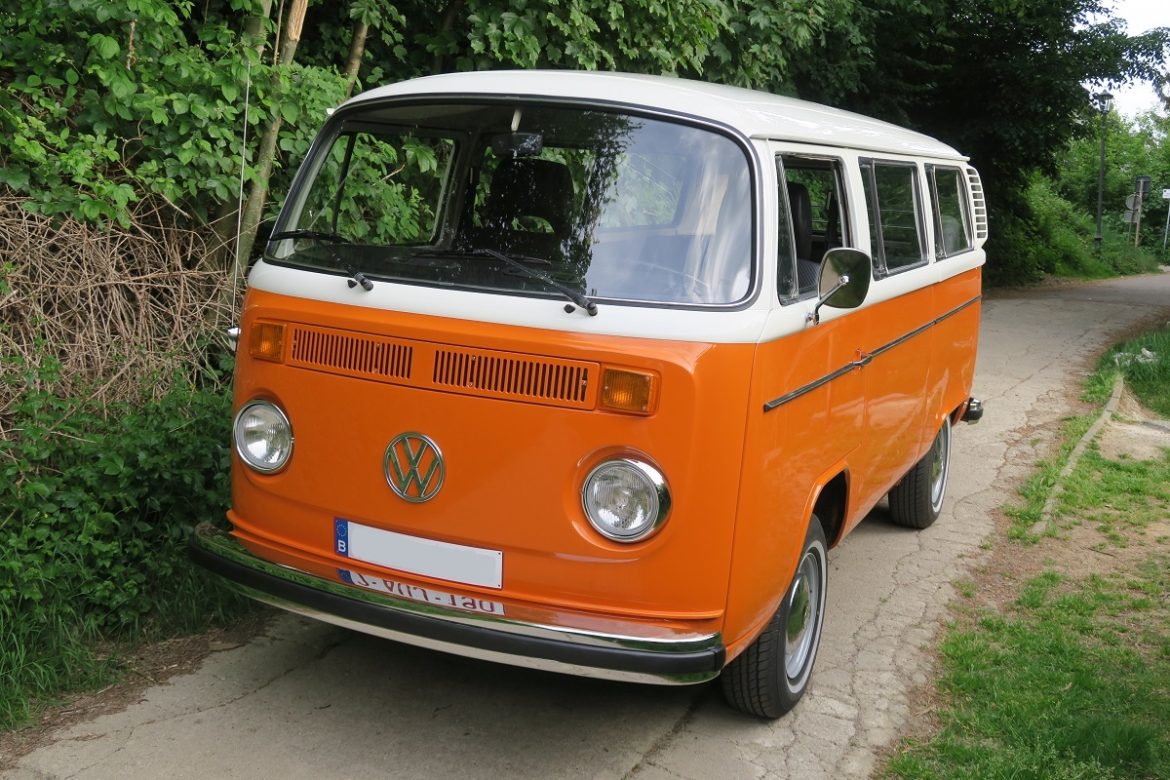 Te huur Verhuur Oranje VW bus busje T1 T2 splitbus volkswagen oldtimer huwelijk trouw ancêtre kombi-legend belgique belgie louer belgïe