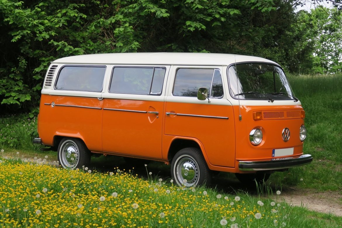 VW T2 orange white Kombi-Legend