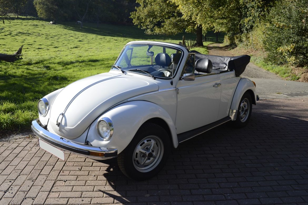 Volkswagen 1303 kever cabrio wit cabriolet cox Beetle coccinelle blanche location louer huur verhuur trouwauto oldtimer voiture mariage ancetre kombi-legend